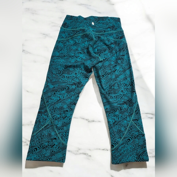 Womens Lululemon in movement cropped leggings - Picture 2 of 8